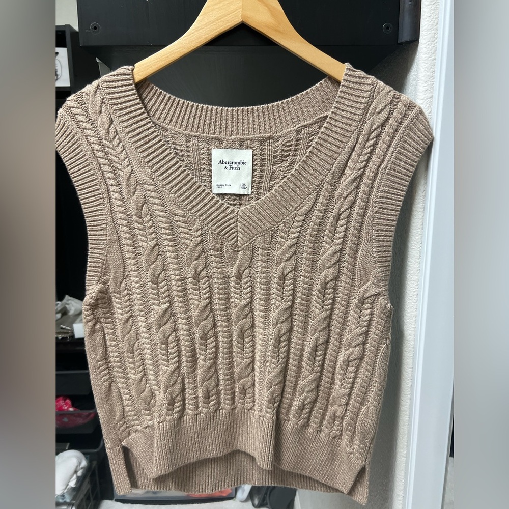Abercrombie sweater vest